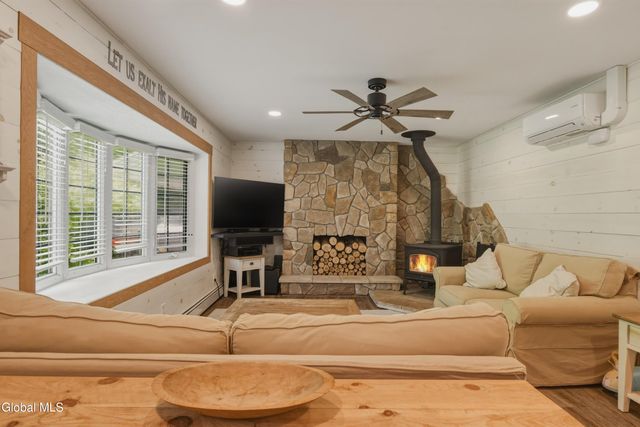 704 Tanner Road, Clifton Park, NY 12065