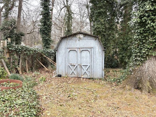 558 Dorsey SW Circle, Lilburn, GA 30047