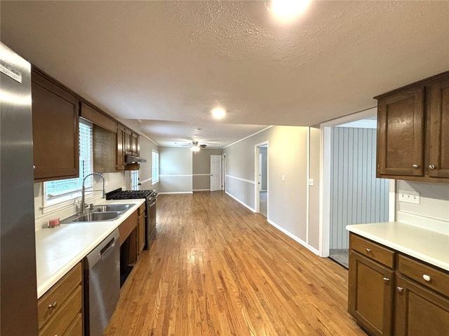 558 Dorsey SW Circle, Lilburn, GA 30047