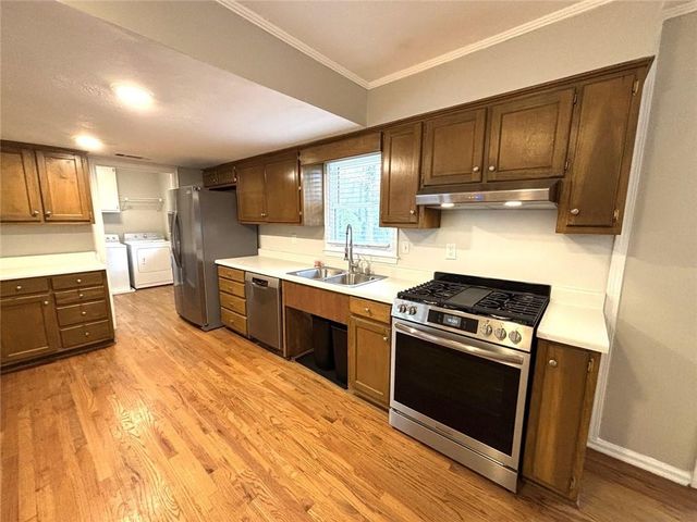 558 Dorsey SW Circle, Lilburn, GA 30047