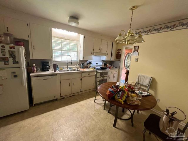 4506 Lemoyne Ln, Pensacola, FL 32505