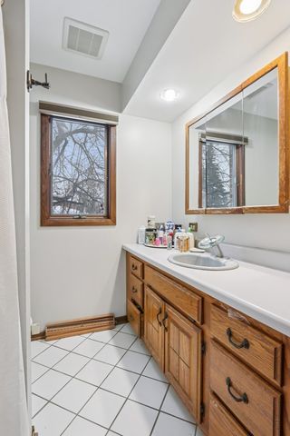 2300 Bellaire Court, Des Plaines, IL 60016