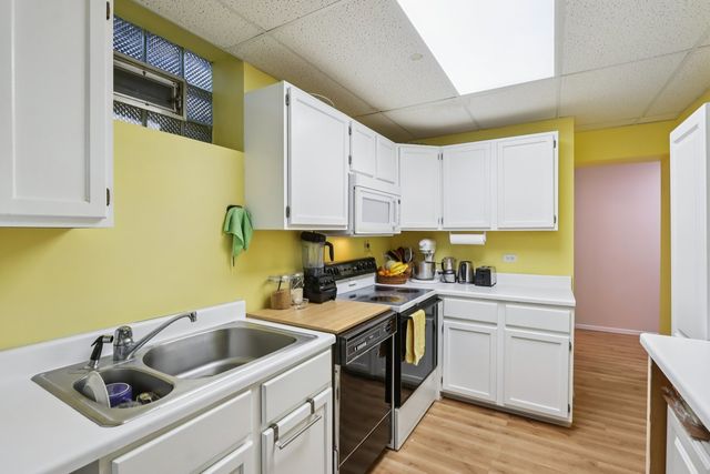 2300 Bellaire Court, Des Plaines, IL 60016