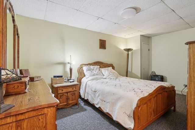 2300 Bellaire Court, Des Plaines, IL 60016