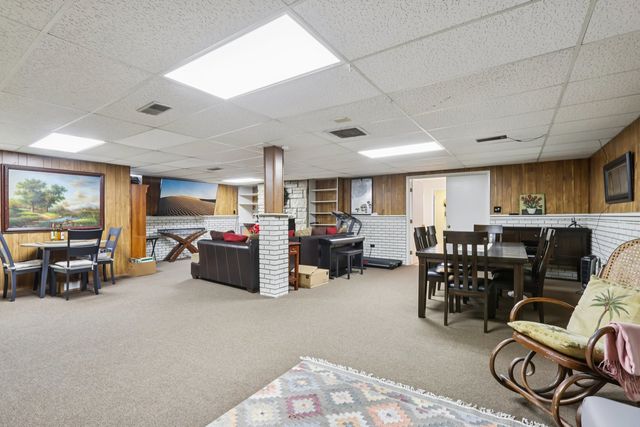 2300 Bellaire Court, Des Plaines, IL 60016