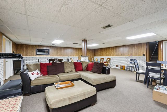 2300 Bellaire Court, Des Plaines, IL 60016