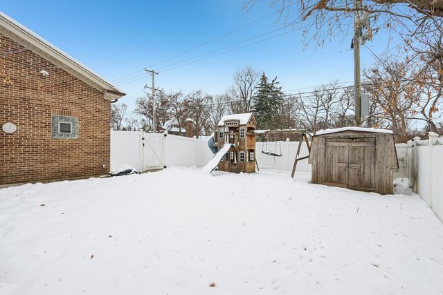 2300 Bellaire Court, Des Plaines, IL 60016