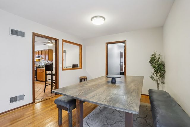 2300 Bellaire Court, Des Plaines, IL 60016