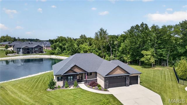 210 Luca James Point, O'fallon, IL 62269
