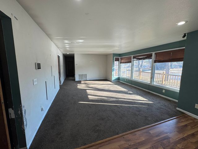 1000 7th Ave NW, Minot, ND 58703