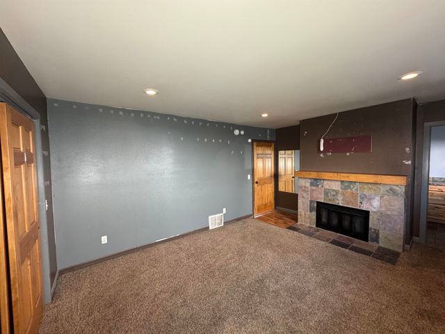 1000 7th Ave NW, Minot, ND 58703