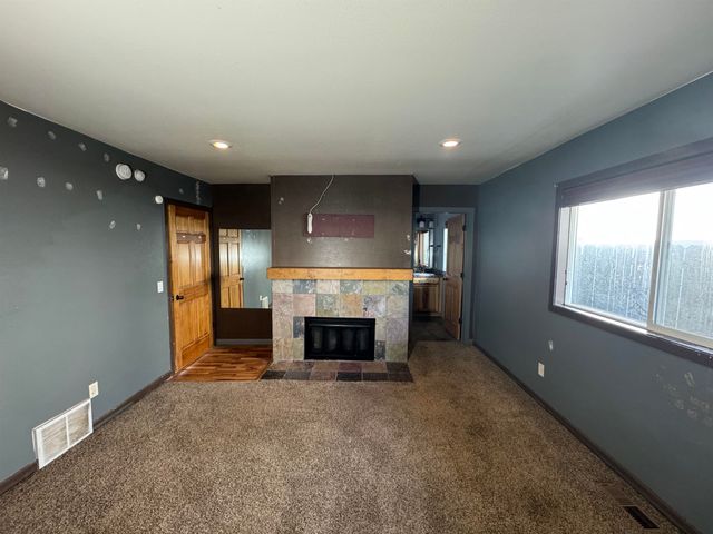 1000 7th Ave NW, Minot, ND 58703