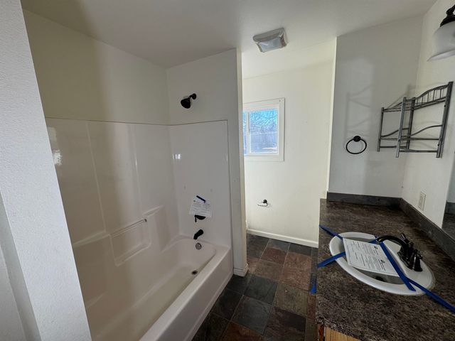 1000 7th Ave NW, Minot, ND 58703