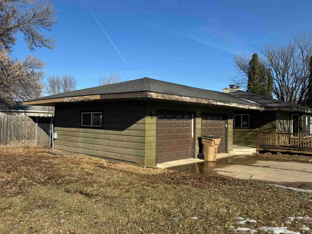 1000 7th Ave NW, Minot, ND 58703