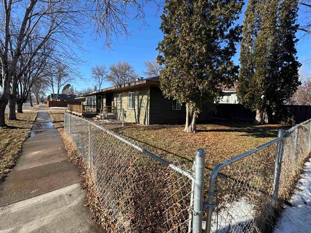 1000 7th Ave NW, Minot, ND 58703