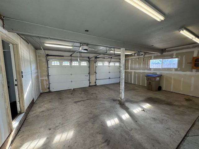 1000 7th Ave NW, Minot, ND 58703