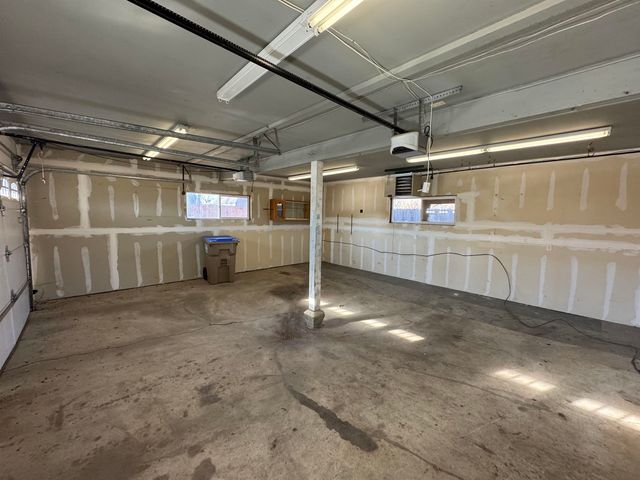 1000 7th Ave NW, Minot, ND 58703