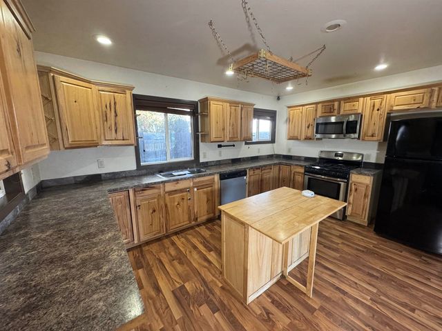 1000 7th Ave NW, Minot, ND 58703