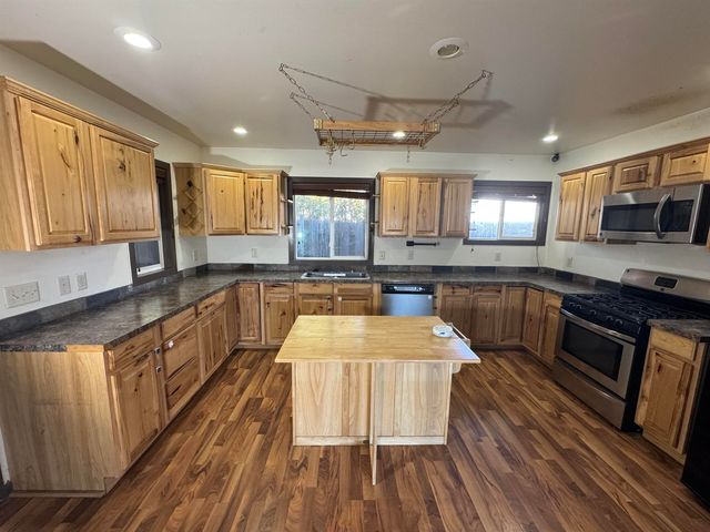 1000 7th Ave NW, Minot, ND 58703