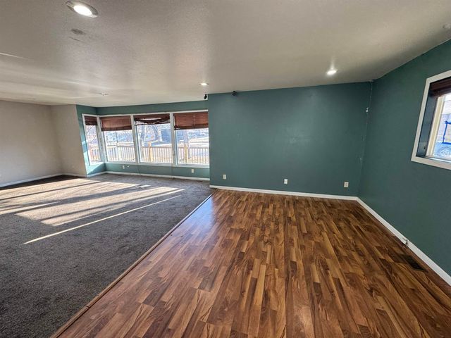 1000 7th Ave NW, Minot, ND 58703