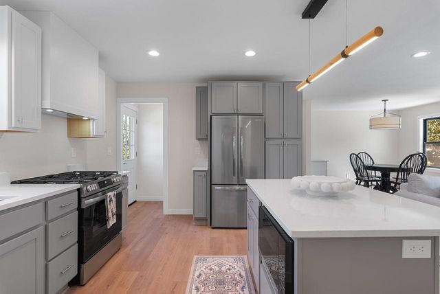 1318 W Fiesta LANE, Mequon, WI 53092