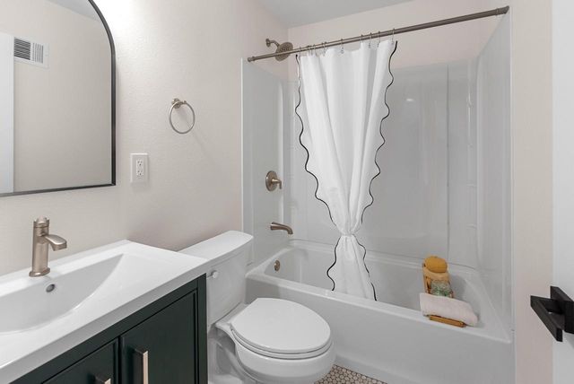 1318 W Fiesta LANE, Mequon, WI 53092