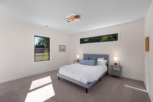 1318 W Fiesta LANE, Mequon, WI 53092