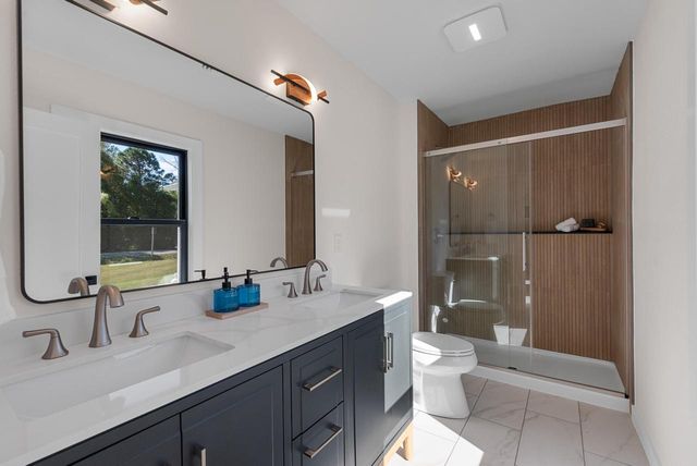 1318 W Fiesta LANE, Mequon, WI 53092