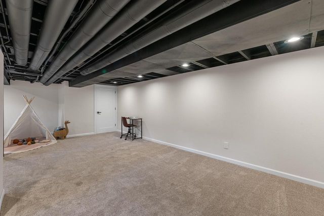 1318 W Fiesta LANE, Mequon, WI 53092