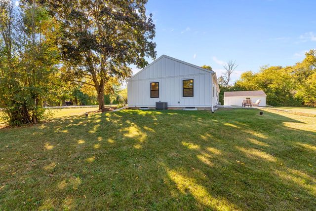 1318 W Fiesta LANE, Mequon, WI 53092