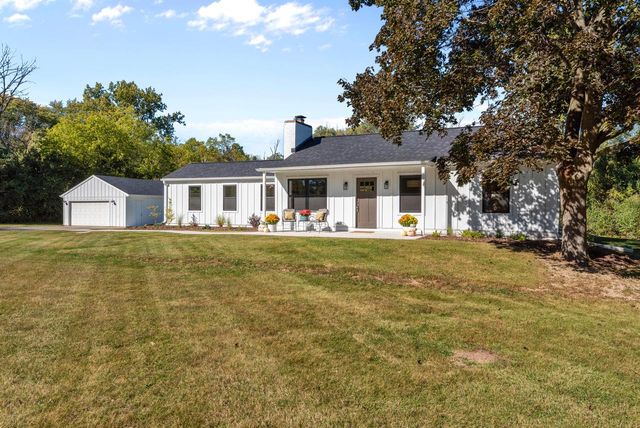 1318 W Fiesta LANE, Mequon, WI 53092