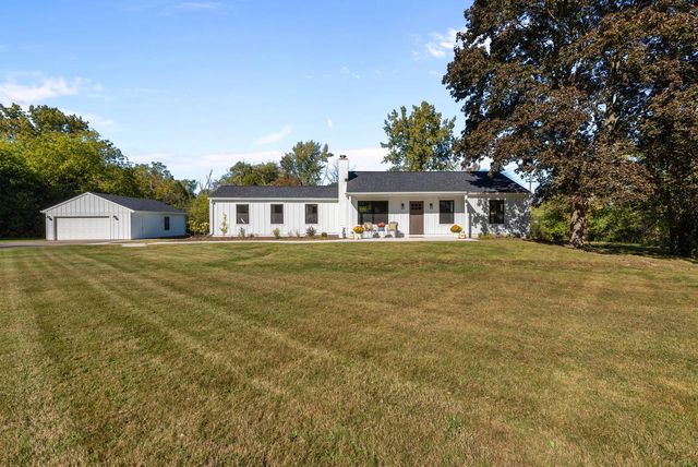 1318 W Fiesta LANE, Mequon, WI 53092