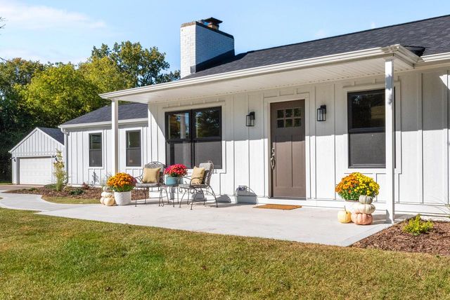 1318 W Fiesta LANE, Mequon, WI 53092