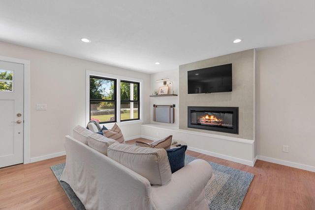 1318 W Fiesta LANE, Mequon, WI 53092