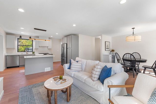 1318 W Fiesta LANE, Mequon, WI 53092