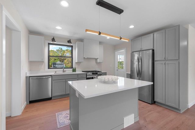 1318 W Fiesta LANE, Mequon, WI 53092