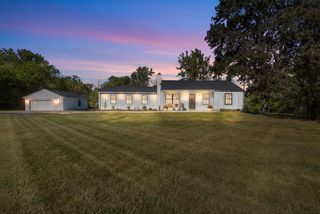 1318 W Fiesta LANE, Mequon, WI 53092
