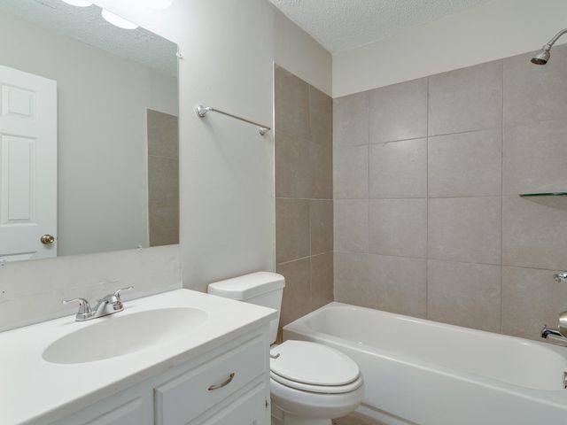 4551 WAVERLY FARMS RD, Millington, TN 38053