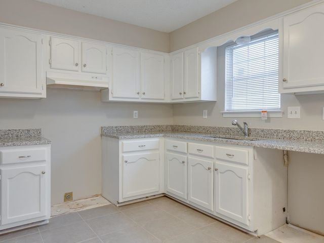 4551 WAVERLY FARMS RD, Millington, TN 38053