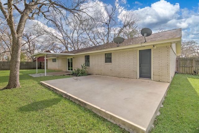 416 Southern Oaks Drive, Lake Jackson, TX 77566