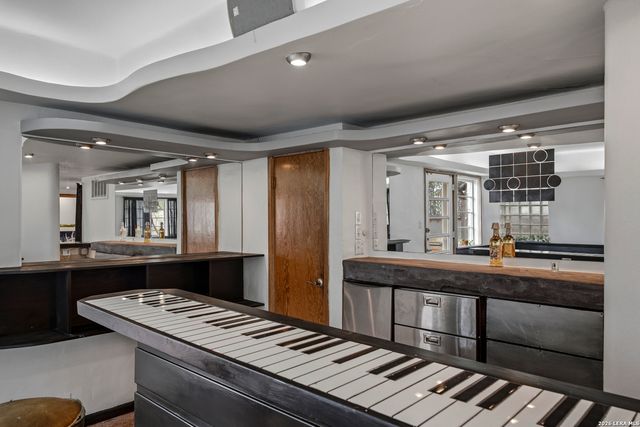 432 Mary Louise Dr, San Antonio, TX 78201