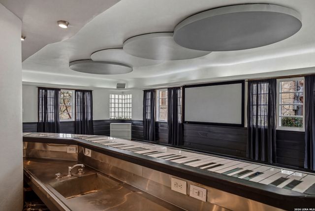 432 Mary Louise Dr, San Antonio, TX 78201