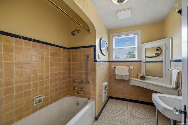 432 Mary Louise Dr, San Antonio, TX 78201