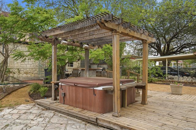 432 Mary Louise Dr, San Antonio, TX 78201