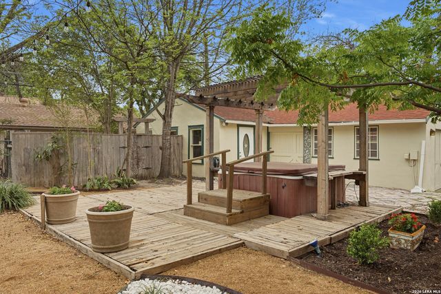 432 Mary Louise Dr, San Antonio, TX 78201