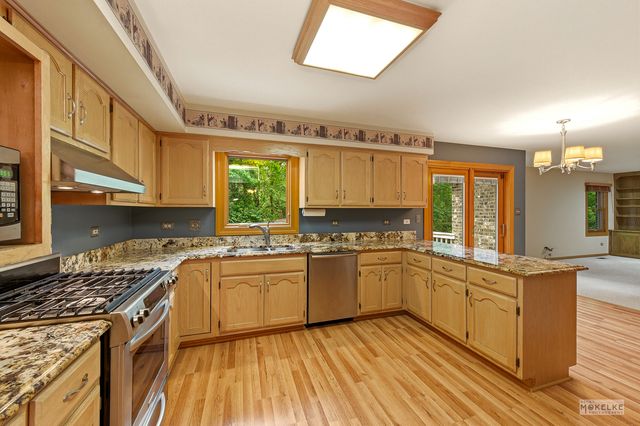 2340 Ridgewood Road, Lisle, IL 60532
