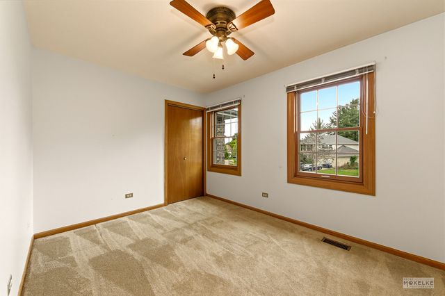 2340 Ridgewood Road, Lisle, IL 60532