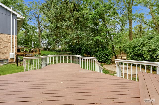 2340 Ridgewood Road, Lisle, IL 60532