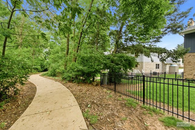 2340 Ridgewood Road, Lisle, IL 60532