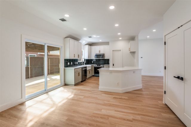 2207 Arbor Creek Drive, Carrollton, TX 75010